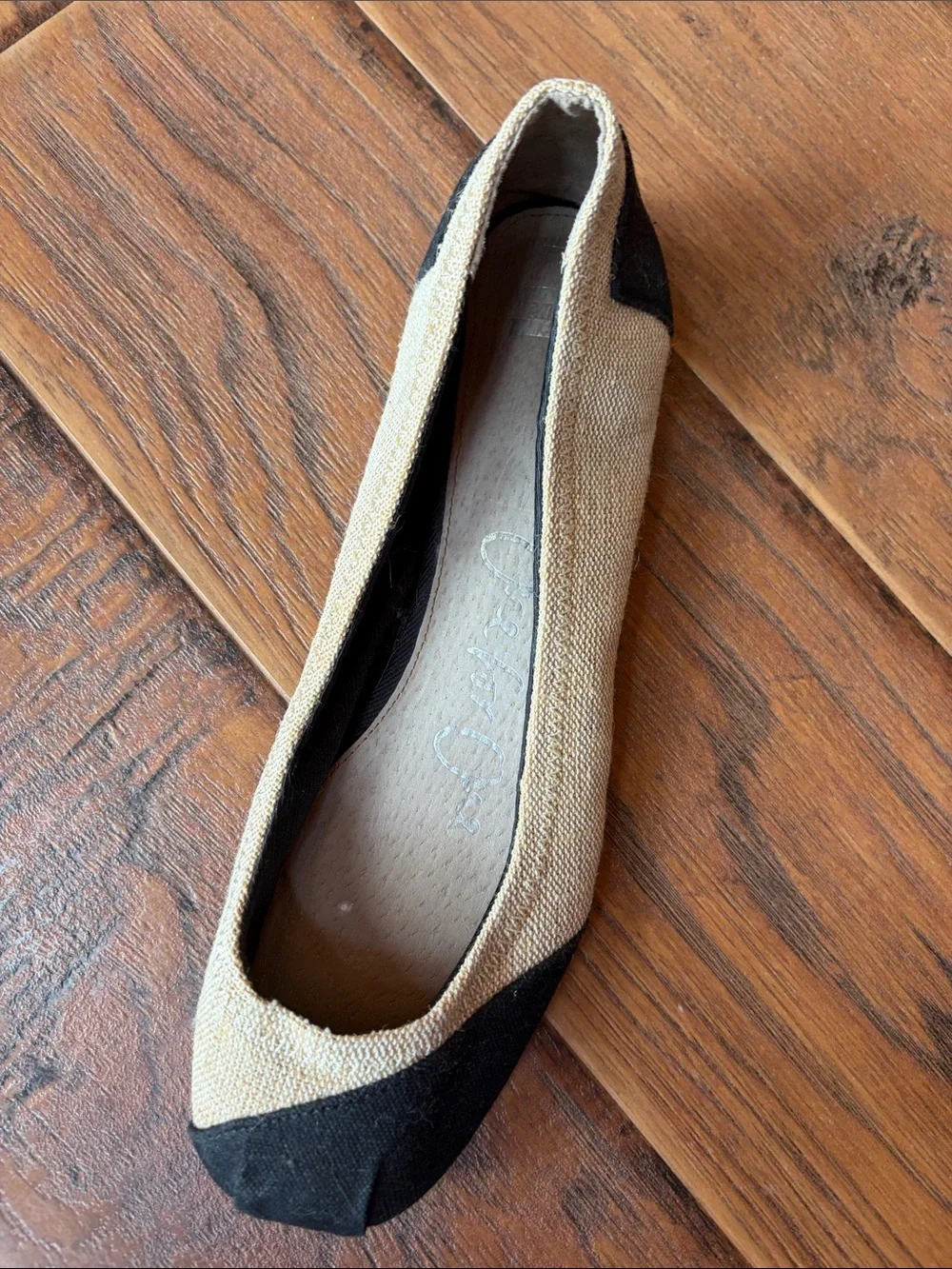 Toms Two-Tone Tan and Black Ballet Flats - Size 9
